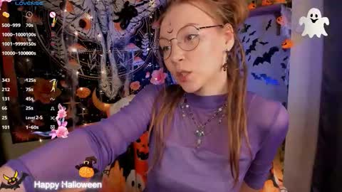 Snapshot of lyra_thenymph chatting on 10-31-25, 11:44 Lyra online show from 10-31-25, 11:44