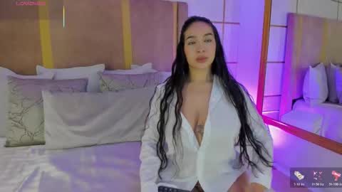 Snapshot of lyrabellini chatting on 11-13-25, 11:31 online show from 11-13-25, 11:31