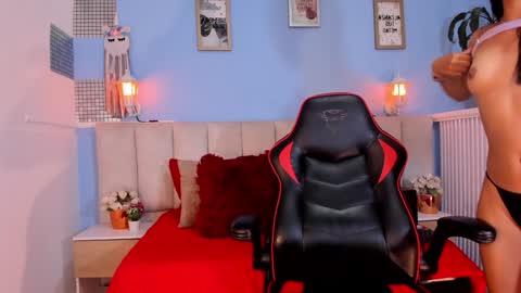 Snapshot of lyzzi_smith01 chatting on 12-03-24, 01:52 Lizzy smith online show from 12-03-24, 01:52