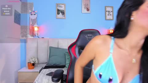 Snapshot of lyzzi_smith01 chatting on 01-03-25, 07:29 Lizzy smith online show from 01-03-25, 07:29