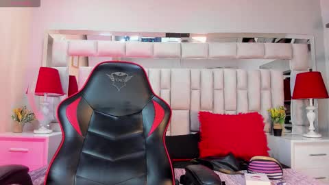 Snapshot of lyzzi_smith01 chatting on 09-16-25, 07:37 Lizzy smith online show from 09-16-25, 07:37