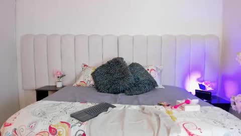 Snapshot of lyzzi_smith01 chatting on 11-12-25, 02:01 Lizzy smith online show from 11-12-25, 02:01