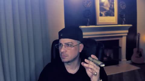 Snapshot of m4ck764561 chatting on 12-20-25, 08:21 m4ck online show from 12-20-25, 08:21