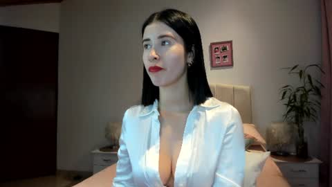 Snapshot of macarena_vallejo_ chatting on 06-12-26, 03:16 Macarena online show from 06-12-26, 03:16