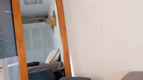 Snapshot of macarenacooper chatting on 10-08-25, 09:01 Macarena online show from 10-08-25, 09:01