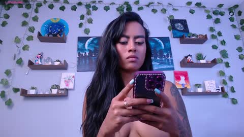 Macey Elliot Modelo Independiente online show from 01-10-25, 10:57