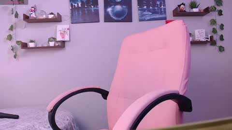 Macey Elliot Modelo Independiente online show from 01-12-25, 12:55