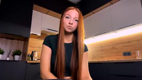 Snapshot of machelleunderdahl chatting on 07-09-26, 10:36 Nicole online show from 07-09-26, 10:36
