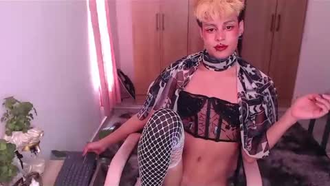 Snapshot of machissex chatting on 12-16-24, 03:00 machissex online show from 12-16-24, 03:00