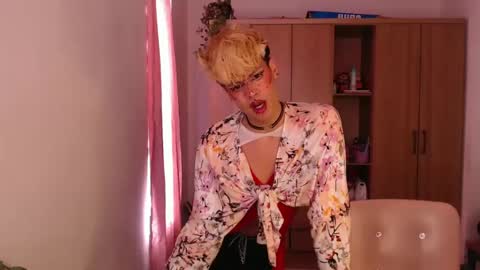 Snapshot of machissex chatting on 12-18-24, 05:42 machissex online show from 12-18-24, 05:42