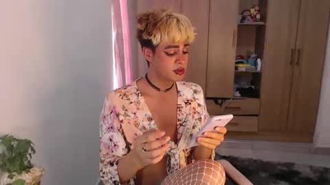 Snapshot of machissex chatting on 01-03-25, 06:35 machissex online show from 01-03-25, 06:35