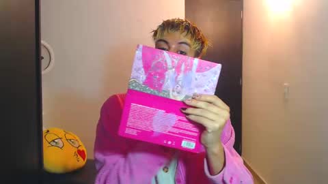 Snapshot of machissex chatting on 02-22-25, 10:40 machissex online show from 02-22-25, 10:40