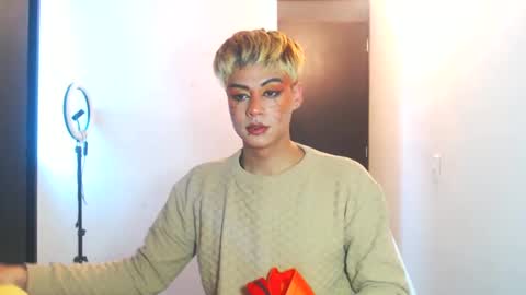 Snapshot of machissex chatting on 02-27-25, 11:31 machissex online show from 02-27-25, 11:31