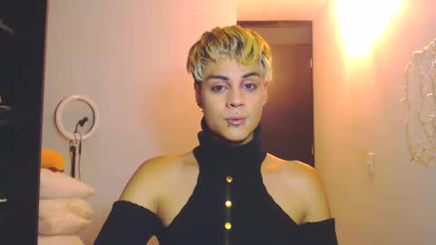 Snapshot of machissex chatting on 03-05-25, 10:44 machissex online show from 03-05-25, 10:44