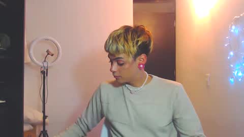 Snapshot of machissex chatting on 03-08-25, 10:43 machissex online show from 03-08-25, 10:43