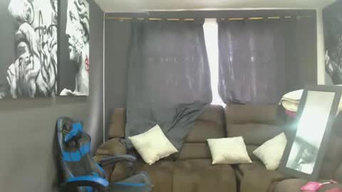 Snapshot of machissex chatting on 09-10-25, 07:47 machissex online show from 09-10-25, 07:47