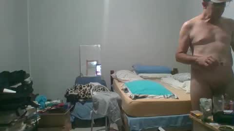 Snapshot of machoalex chatting on 12-30-24, 10:10 MACHOLIVRE online show from 12-30-24, 10:10