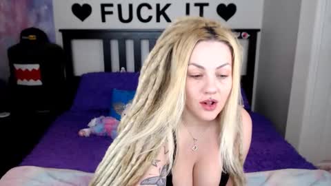 Snapshot of mackenziewolfe chatting on 12-15-25, 05:55 Mackenzie Wolfe online show from 12-15-25, 05:55