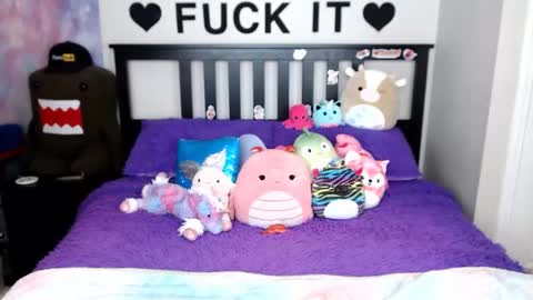 Snapshot of mackenziewolfe chatting on 12-18-25, 05:35 Mackenzie Wolfe online show from 12-18-25, 05:35