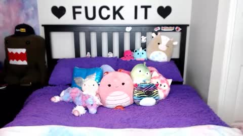 Snapshot of mackenziewolfe chatting on 12-19-25, 05:03 Mackenzie Wolfe online show from 12-19-25, 05:03