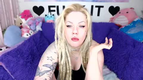 Mackenzie Wolfe online show from 04-18-26, 04:38