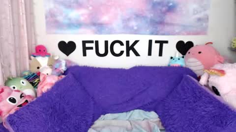 Mackenzie Wolfe online show from 05-20-26, 04:07