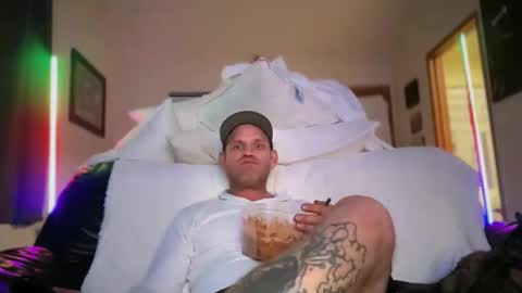 Snapshot of mackincaliallday chatting on 10-27-25, 10:08 MackinCaliAllDay online show from 10-27-25, 10:08