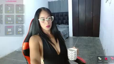 Snapshot of madam_klauss chatting on 07-16-26, 06:52 EMILY online show from 07-16-26, 06:52