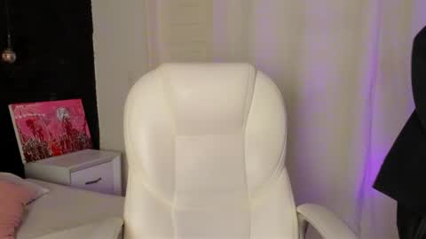 Snapshot of madame_lilith chatting on 01-17-25, 11:27 madame lilith online show from 01-17-25, 11:27