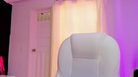 Snapshot of madame_lilith chatting on 02-03-25, 05:35 madame lilith online show from 02-03-25, 05:35