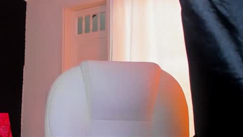 Snapshot of madame_lilith chatting on 02-11-25, 05:29 madame lilith online show from 02-11-25, 05:29