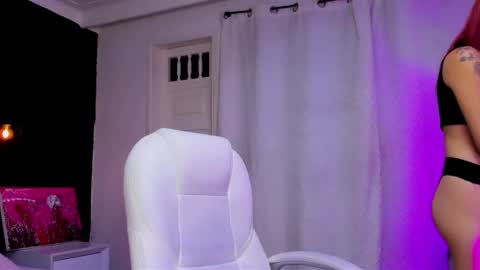 Snapshot of madame_lilith chatting on 02-13-25, 11:17 madame lilith online show from 02-13-25, 11:17