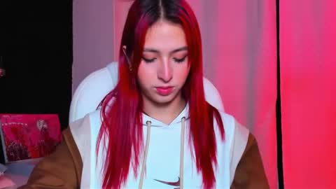 Snapshot of madame_lilith chatting on 02-19-25, 11:06 madame lilith online show from 02-19-25, 11:06