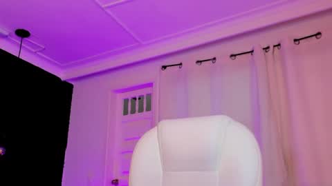 Snapshot of madame_lilith chatting on 03-06-25, 02:18 madame lilith online show from 03-06-25, 02:18