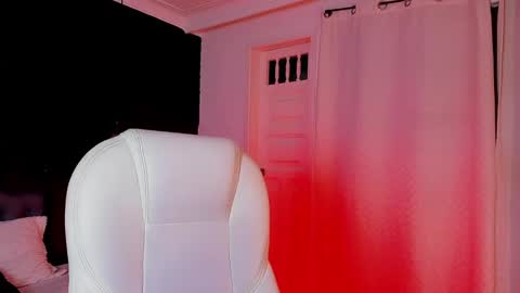 Snapshot of madame_lilith chatting on 09-28-25, 11:15 madame lilith online show from 09-28-25, 11:15