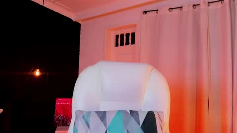 Snapshot of madame_lilith chatting on 10-08-25, 11:19 madame lilith online show from 10-08-25, 11:19