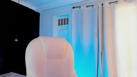 Snapshot of madame_lilith chatting on 10-14-25, 01:45 madame lilith online show from 10-14-25, 01:45