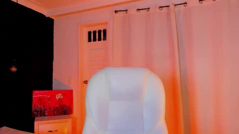 Snapshot of madame_lilith chatting on 10-17-25, 11:24 madame lilith online show from 10-17-25, 11:24