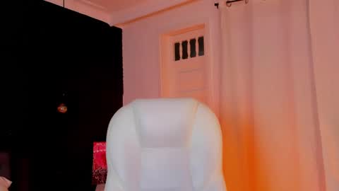 Snapshot of madame_lilith chatting on 10-24-25, 11:50 madame lilith online show from 10-24-25, 11:50