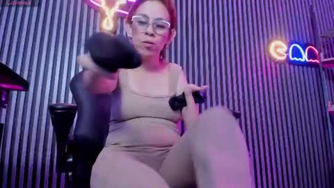 Snapshot of madame_mature1 chatting on 06-15-26, 04:31 Madame online show from 06-15-26, 04:31