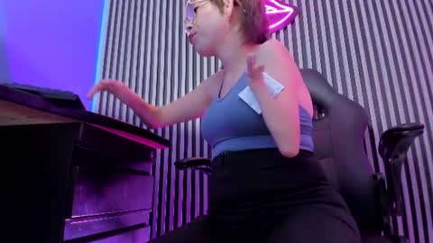 Snapshot of madame_mature1 chatting on 06-18-26, 06:12 Madame online show from 06-18-26, 06:12