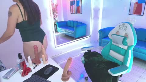Madame Scarllet  online show from 04-01-26, 01:41