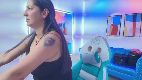 Snapshot of madame_scarllet chatting on 06-08-26, 11:32 Madame Scarllet online show from 06-08-26, 11:32