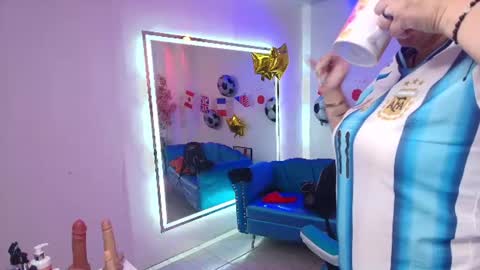 Snapshot of madame_scarllet chatting on 07-15-26, 11:48 Madame Scarllet online show from 07-15-26, 11:48