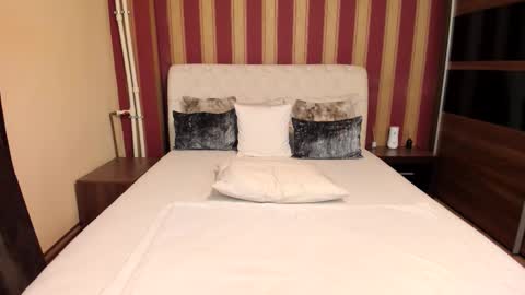 Nora online show from 10-31-25, 01:23