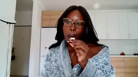 Snapshot of madamindigo chatting on 09-10-25, 04:07 YourMadamIndigo online show from 09-10-25, 04:07