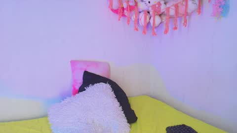 Snapshot of maddie_09 chatting on 11-26-25, 01:23 maddie 09 online show from 11-26-25, 01:23