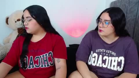 Snapshot of maddie_and_chelsea_ chatting on 01-09-25, 02:11 Maddie and Chelsea online show from 01-09-25, 02:11