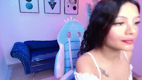 Snapshot of maddie_t18 chatting on 06-11-26, 11:19 maddie_t18 online show from 06-11-26, 11:19