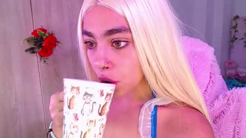 maddiie and clyde online show from 10-05-25, 02:04